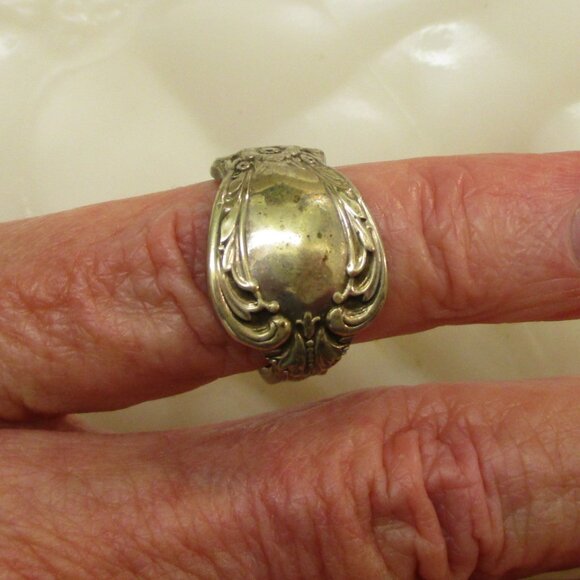 Vintage INTERNATIONAL SILVER Spoon Ring ~ HERITAGE Pattern Spoon Bypass Ring - Picture 7 of 10